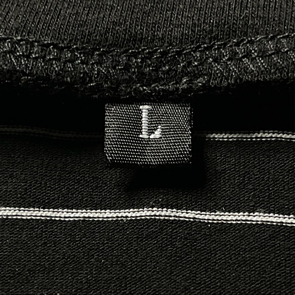 ⭐️Black and white striped short sleeve scoop neck t-shirt size large women’s - Picture 8 of 8